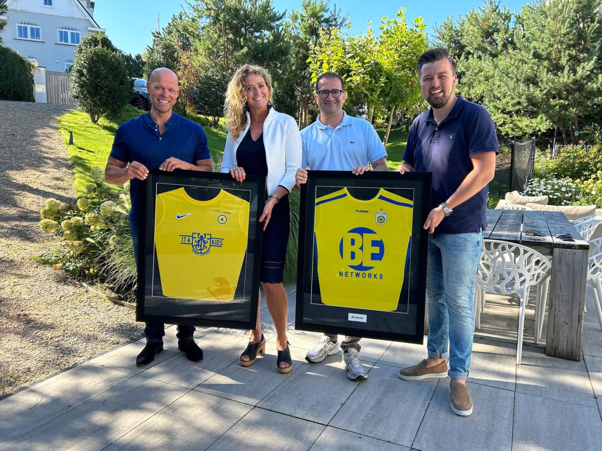 IT4Kids en FC Lisse BEdanken hoofdsponsor voor unieke geste