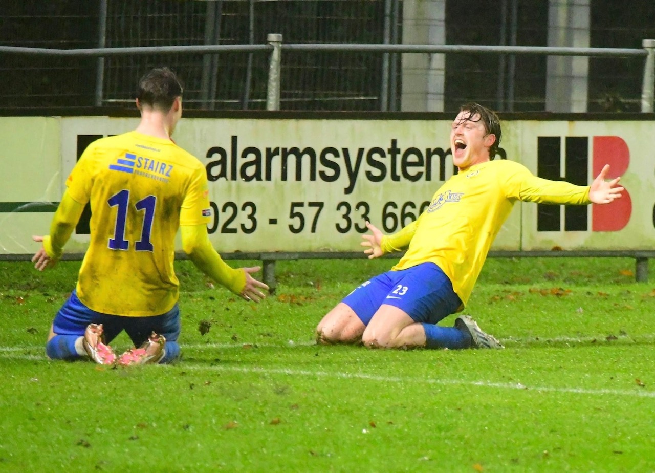 FC Lisse bedankt Maxim en Daniek van der Meer